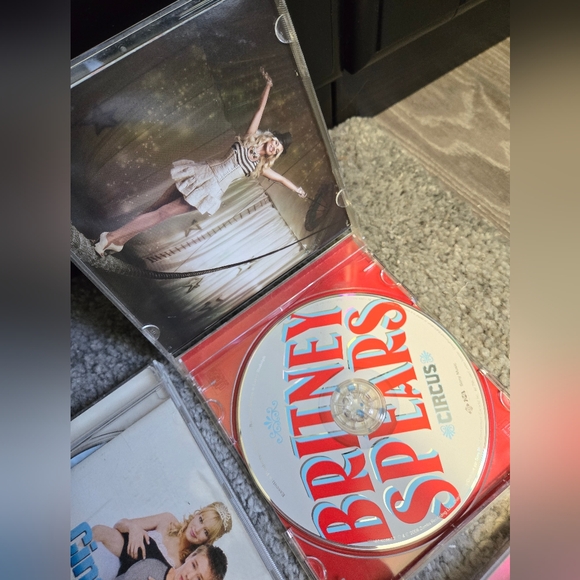 3 cds $5 AVRIL CDS SOLD - Picture 3 of 6